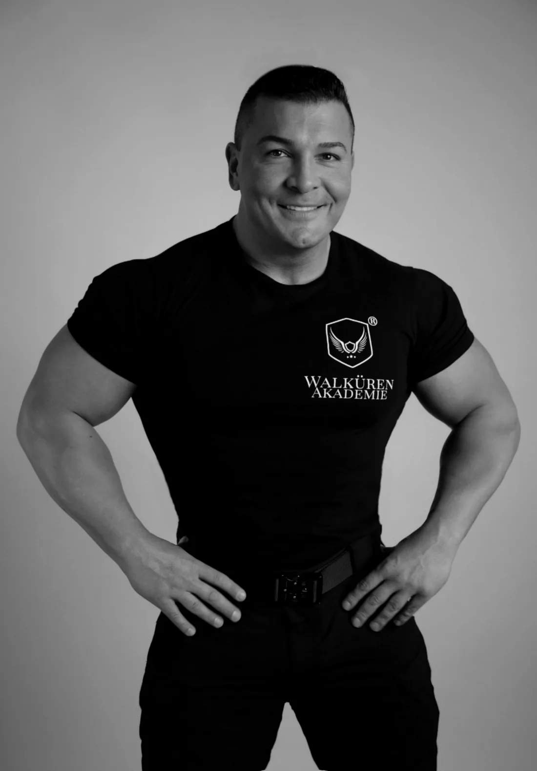 Portrait von Marton Jovanovics, Geschäftsführer von MJ Security Management